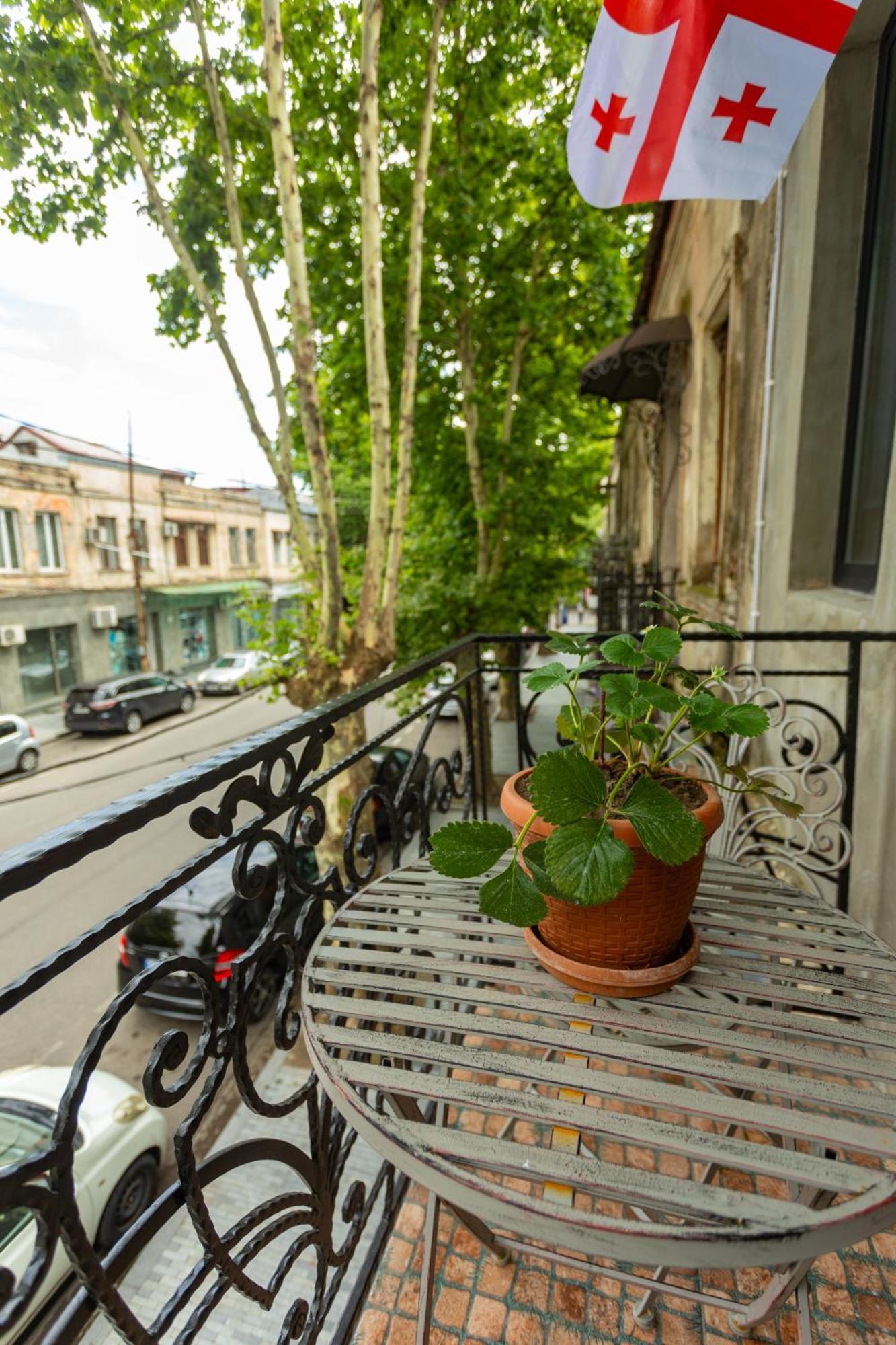 Mulberry Ბჟოლები Apartment Kutaisi Ngoại thất bức ảnh